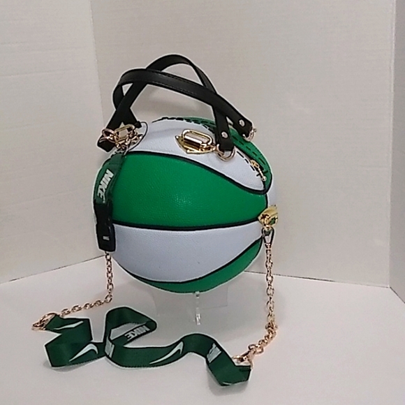 HANDMADE GREEN & WHITE Basketball Purse 🏀 - Picture 13 of 16